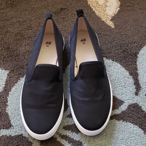 H&M black slip on tennis shoes